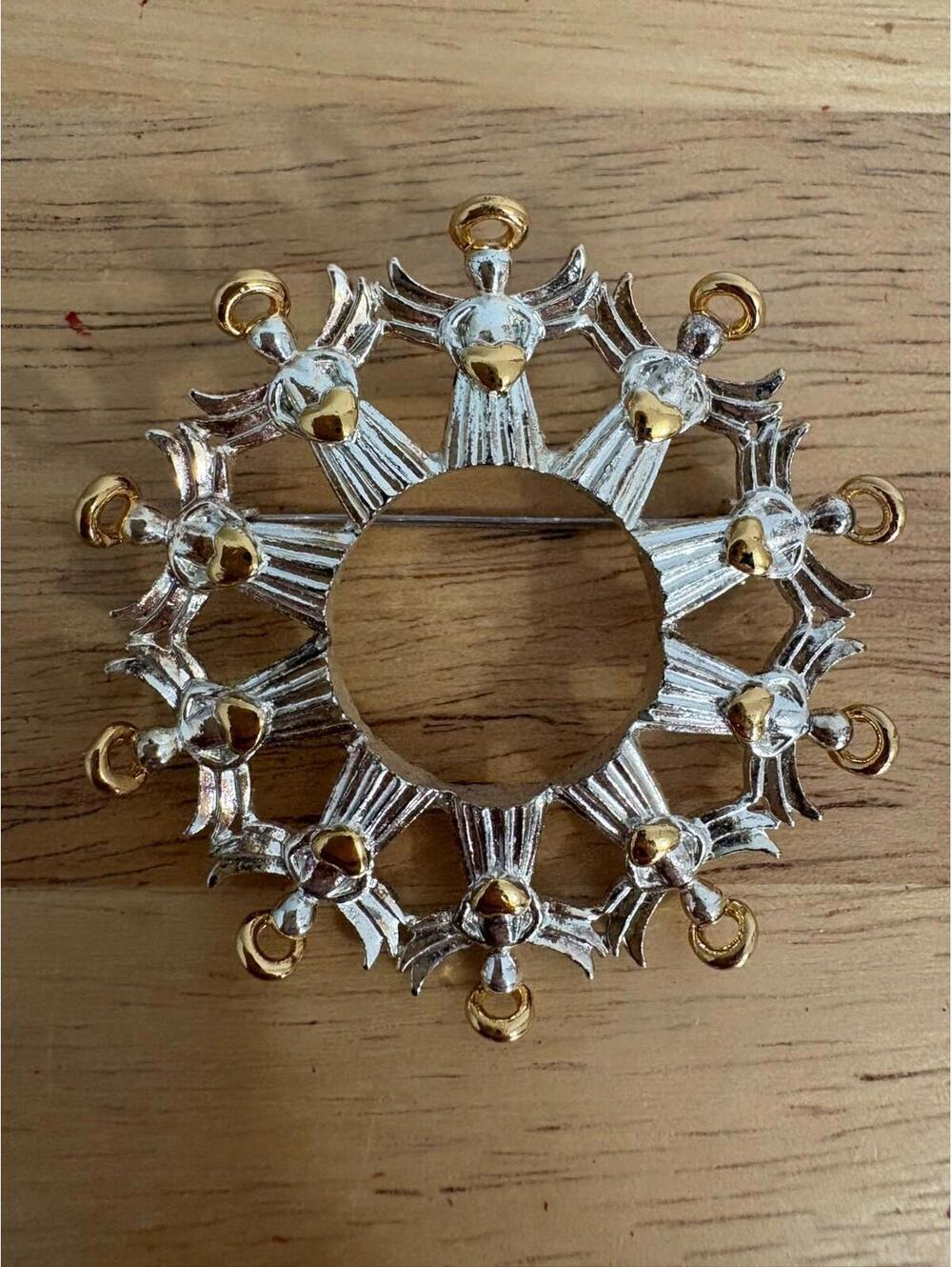 Vintage Avon Circle Of Angels Wreath Pin Brooch Gold And Silver Tone